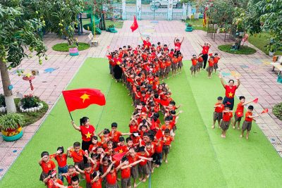 RỘN RÀNG HOẠT ĐỘNG CHÀO MỪNG NGÀY 30/4 TẠI TRƯỜNG MẦM NON HỒNG QUANG